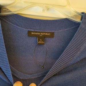 Banana Republic forever sweater, size small. Never worn.